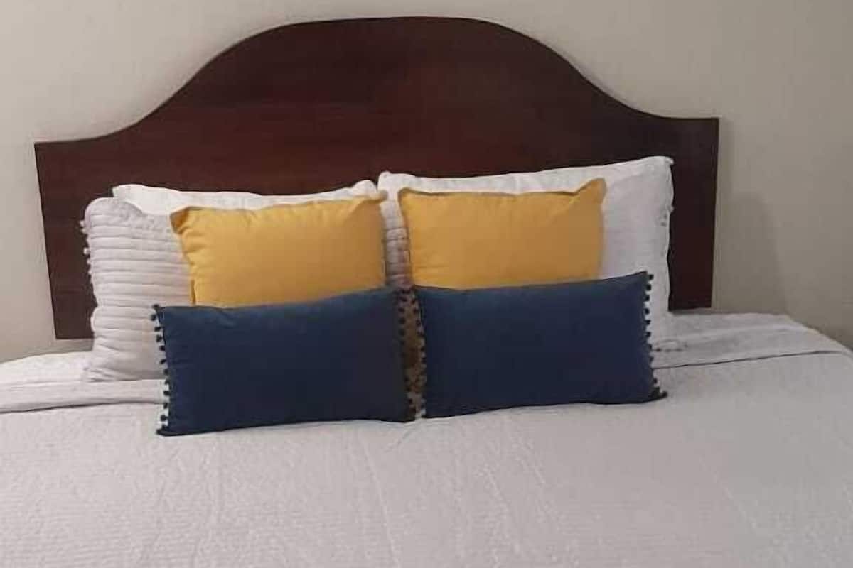 Economy Studio | Individually decorated, individually furnished, laptop workspace