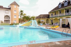 Outdoor pool - SandCastles Deluxe Beach Resort (Ocho Rios)