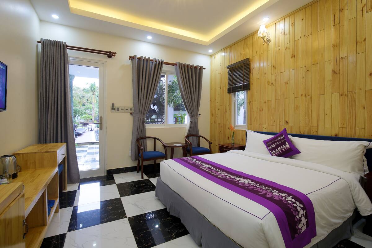 Deluxe-Doppelzimmer, 1 King-Bett, Poolblick