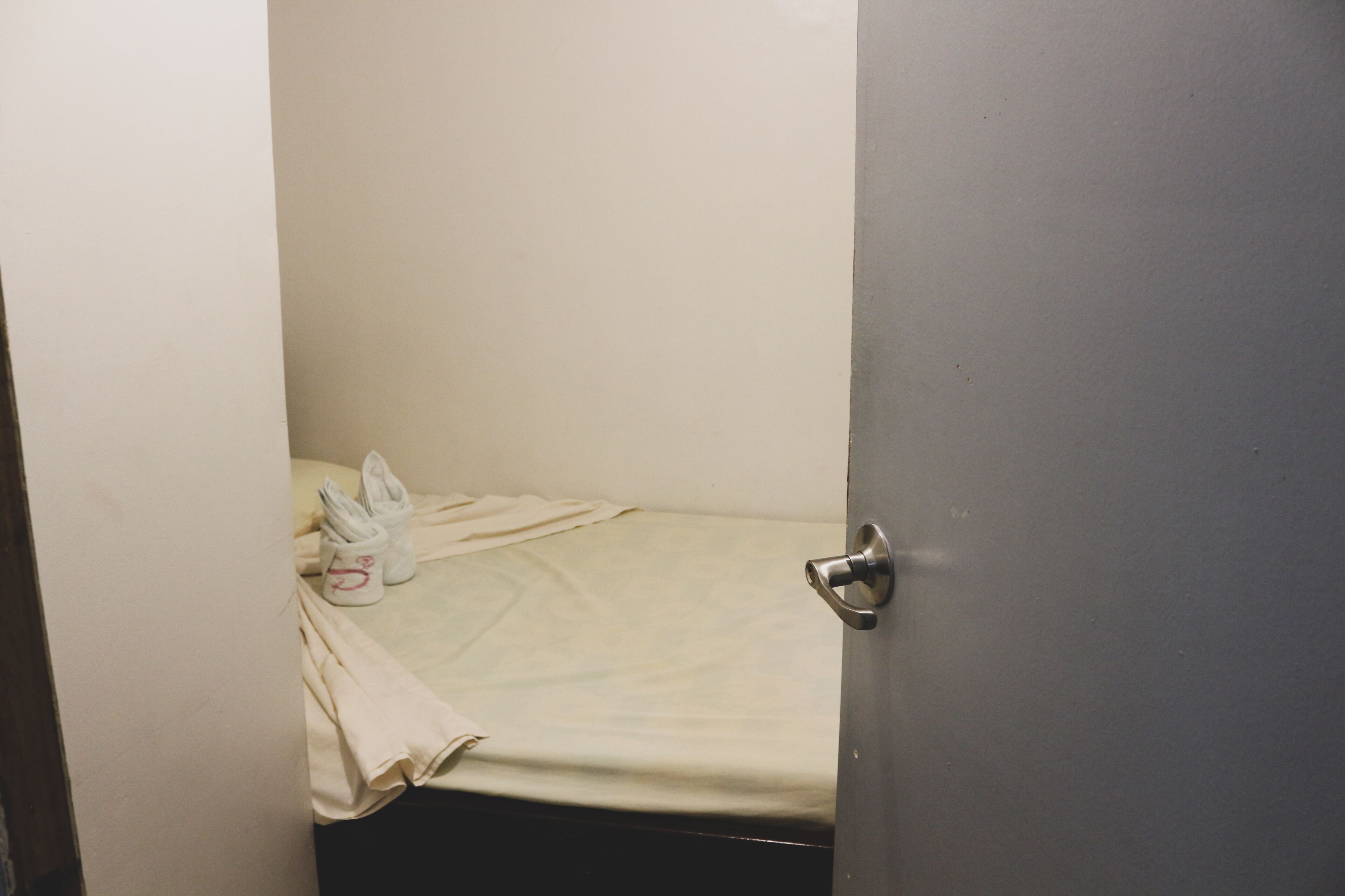 family room | free wifi, bed sheets