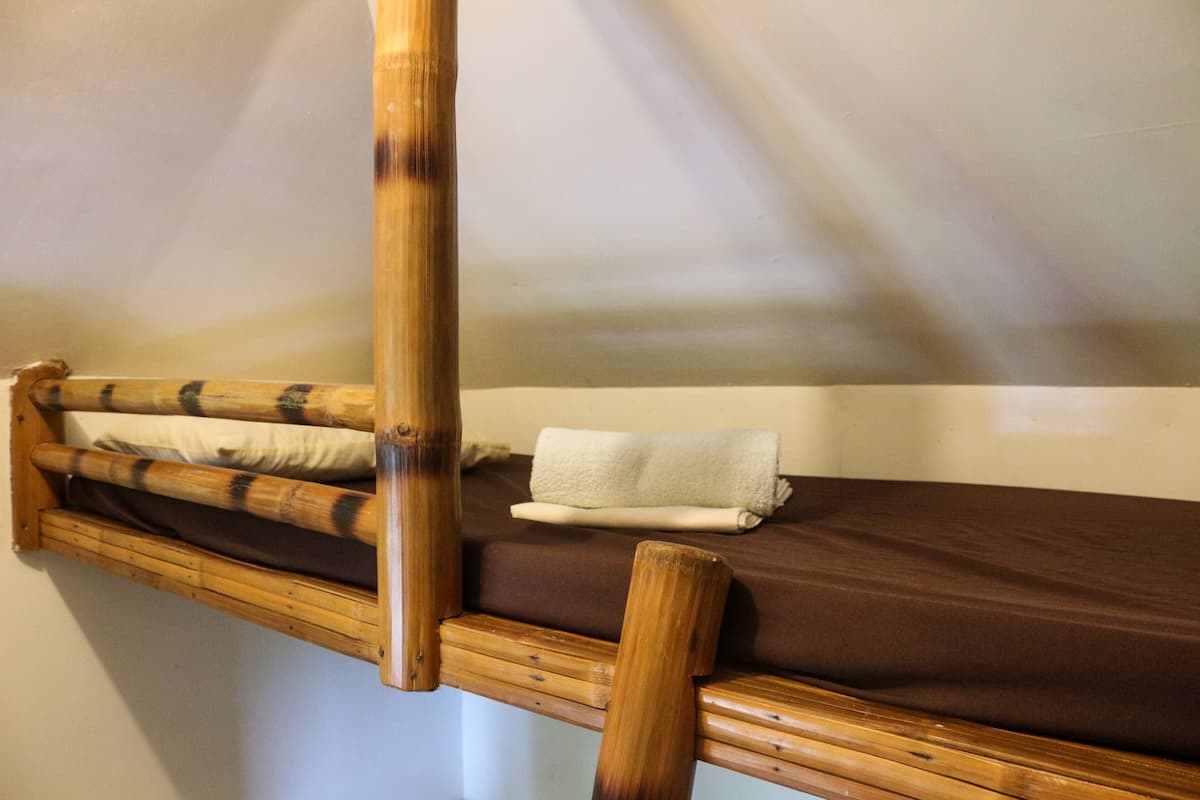 standard room | free wifi, bed sheets