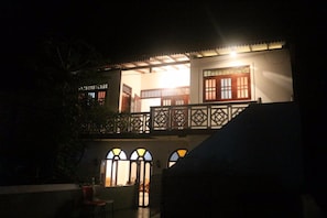 Mặt tiền nơi lưu trú