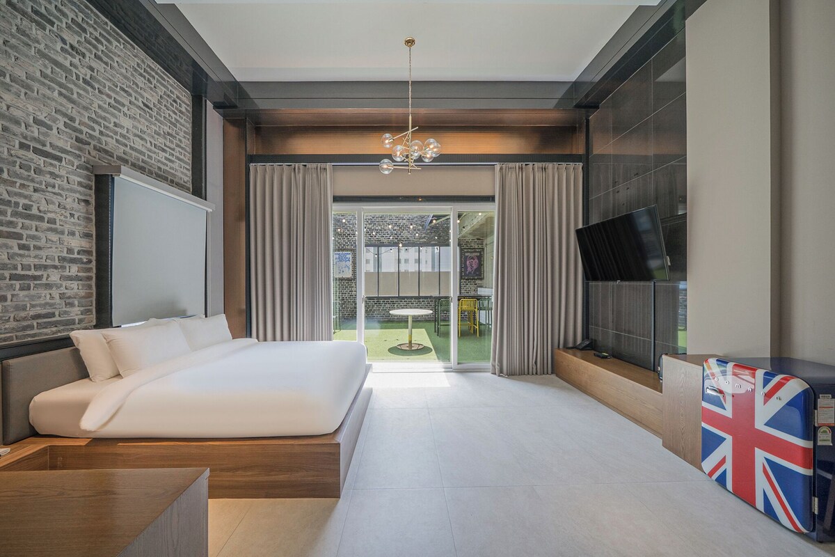 Royal Suite | WiFi (free), bed sheets