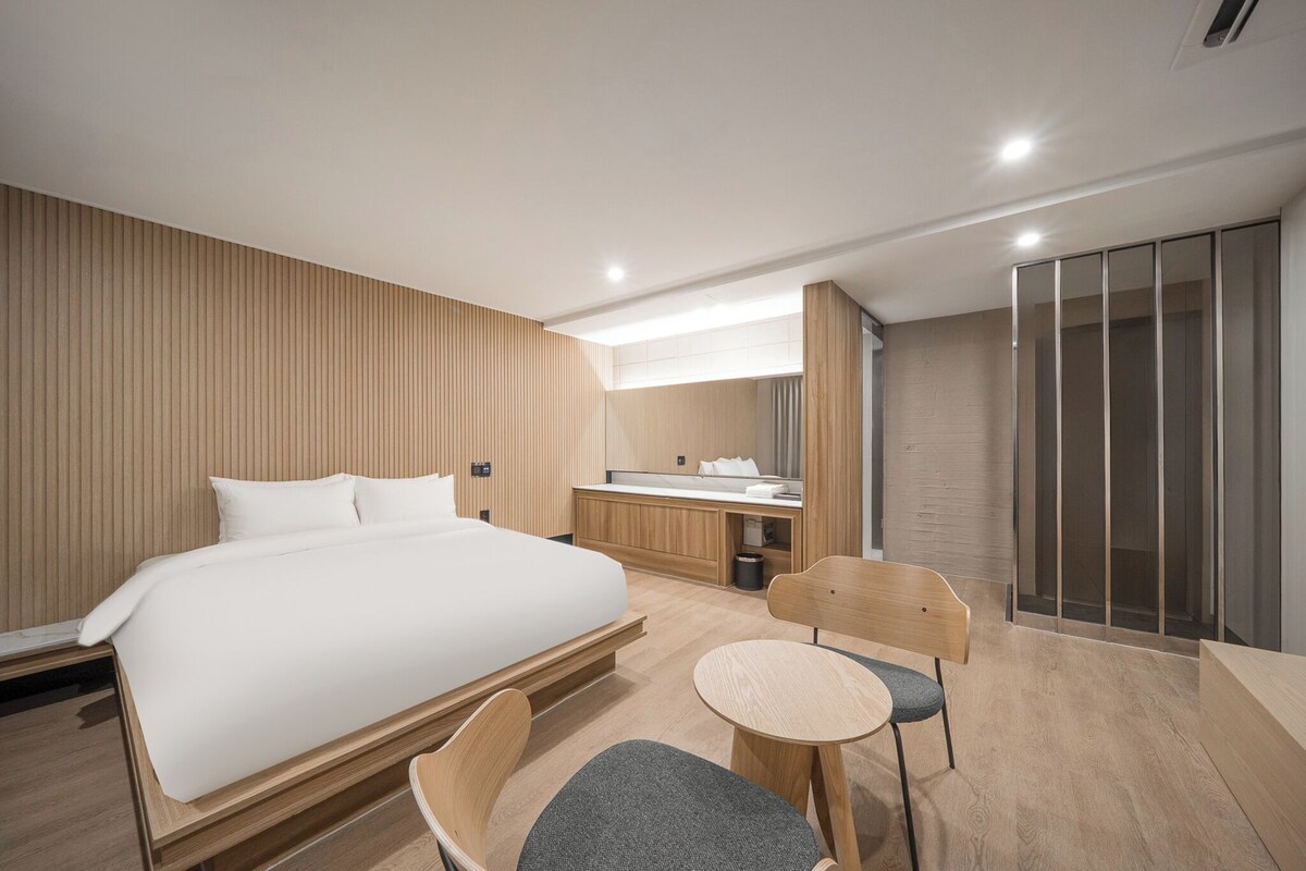 Premier Double Room | WiFi (free), bed sheets