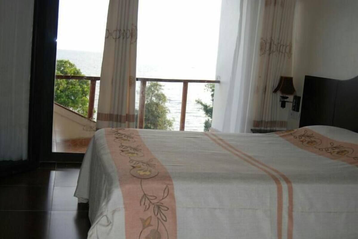 Suite junior, 1 habitación, vistas a la playa, frente a la playa | Caja fuerte, escritorio, sistema de insonorización y cunas gratuitas