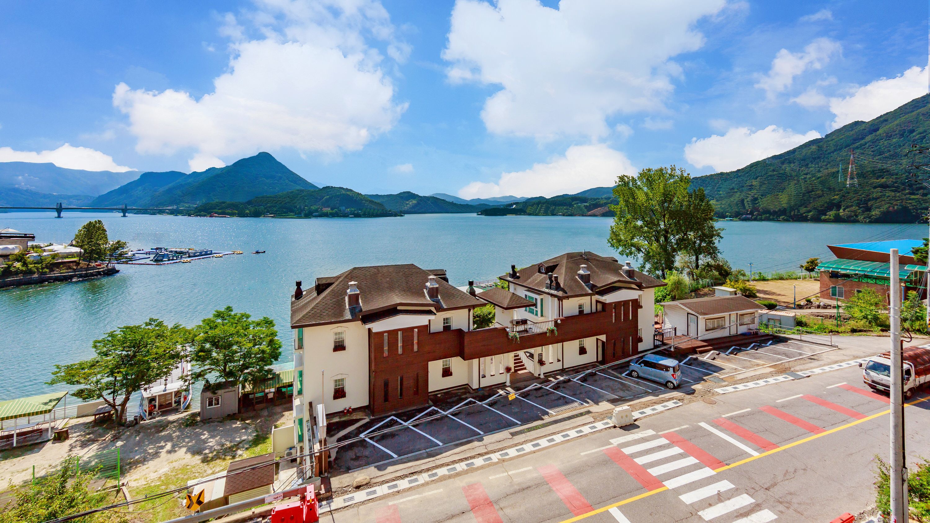 숙박 시설 정면