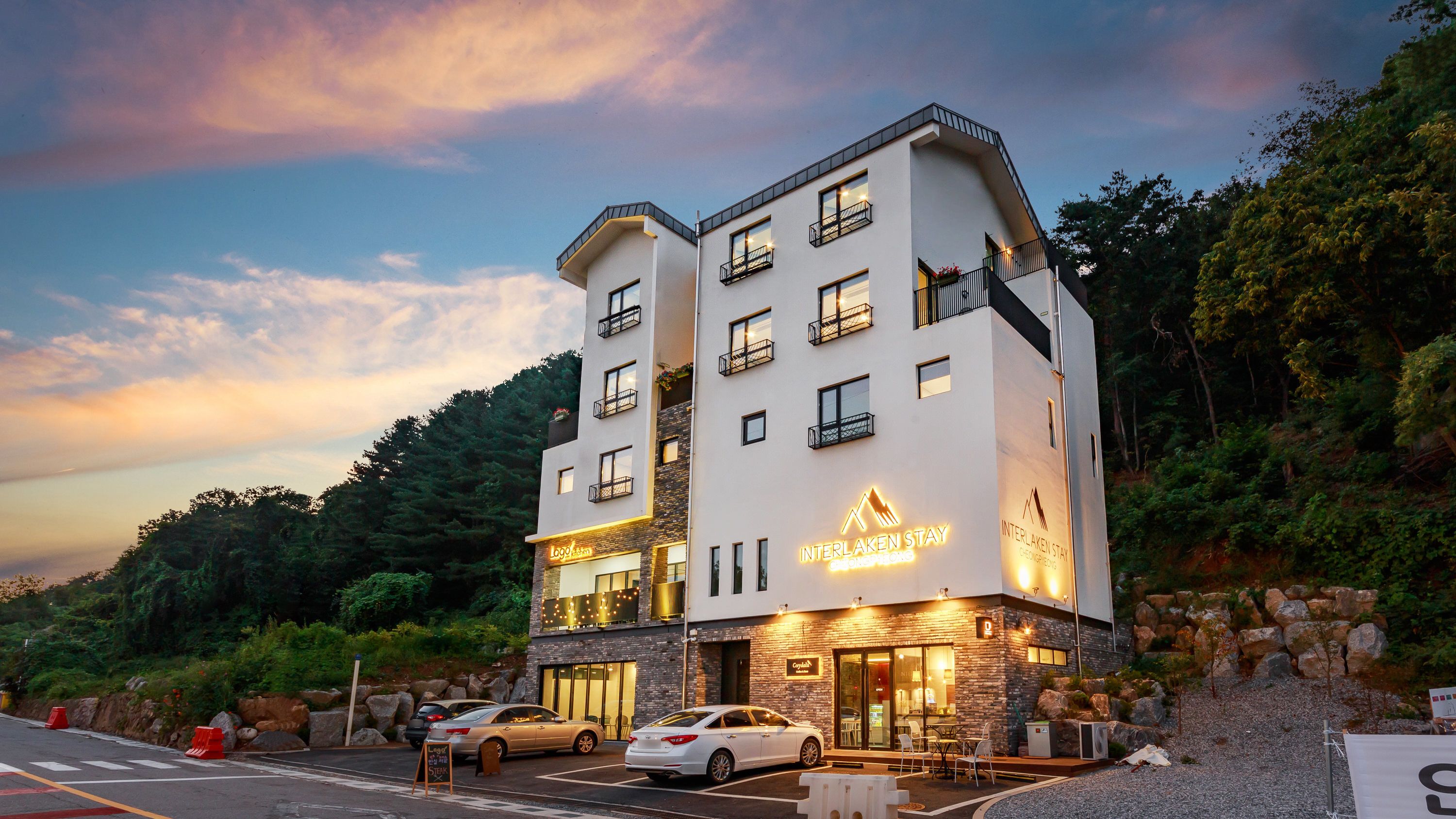 Vista frontal de la propiedad