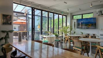 Free daily self-serve breakfast
