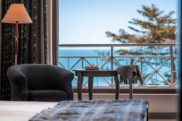 Minibar, in-room safe, free WiFi