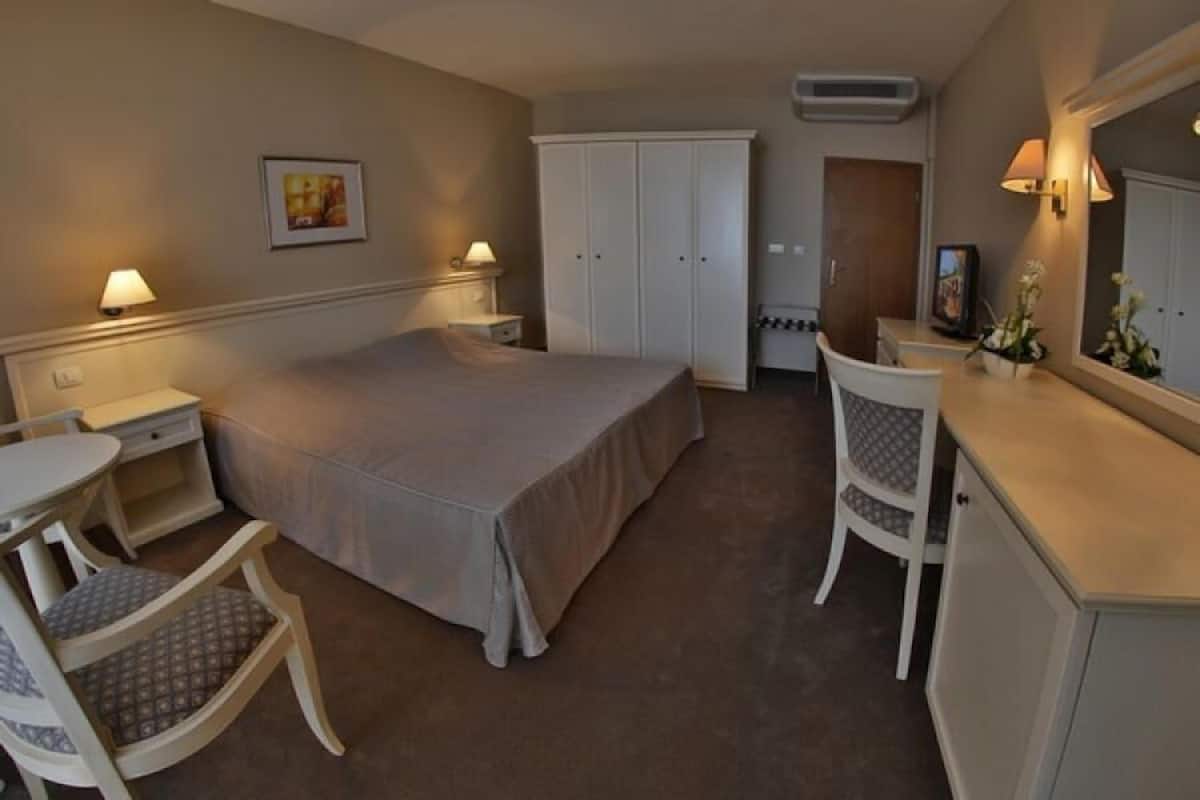 Standard Double Room, Sea View | Minibar, in-room safe, WiFi (free)