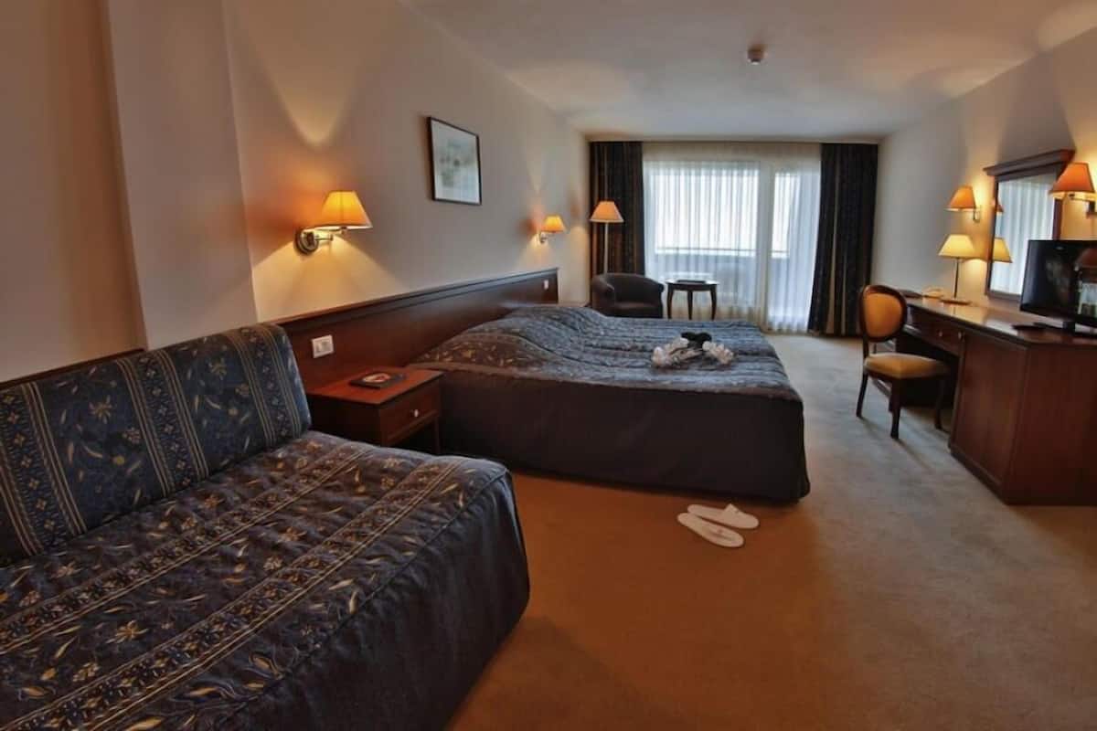 Deluxe Maisonette, 2 Bedrooms | Minibar, in-room safe, WiFi (free)