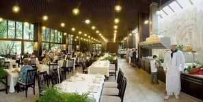 3 间餐厅,供应早餐、午餐和晚餐