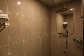 Standard Double Room | Bathroom shower - Hotel Clover (Ansan)