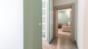 1 間臥室、書桌、熨斗/熨衣板、搖籃/嬰兒床