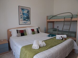 Down comforters, desk, blackout drapes, iron/ironing board - Locanda Lighea (San Vito Lo Capo)