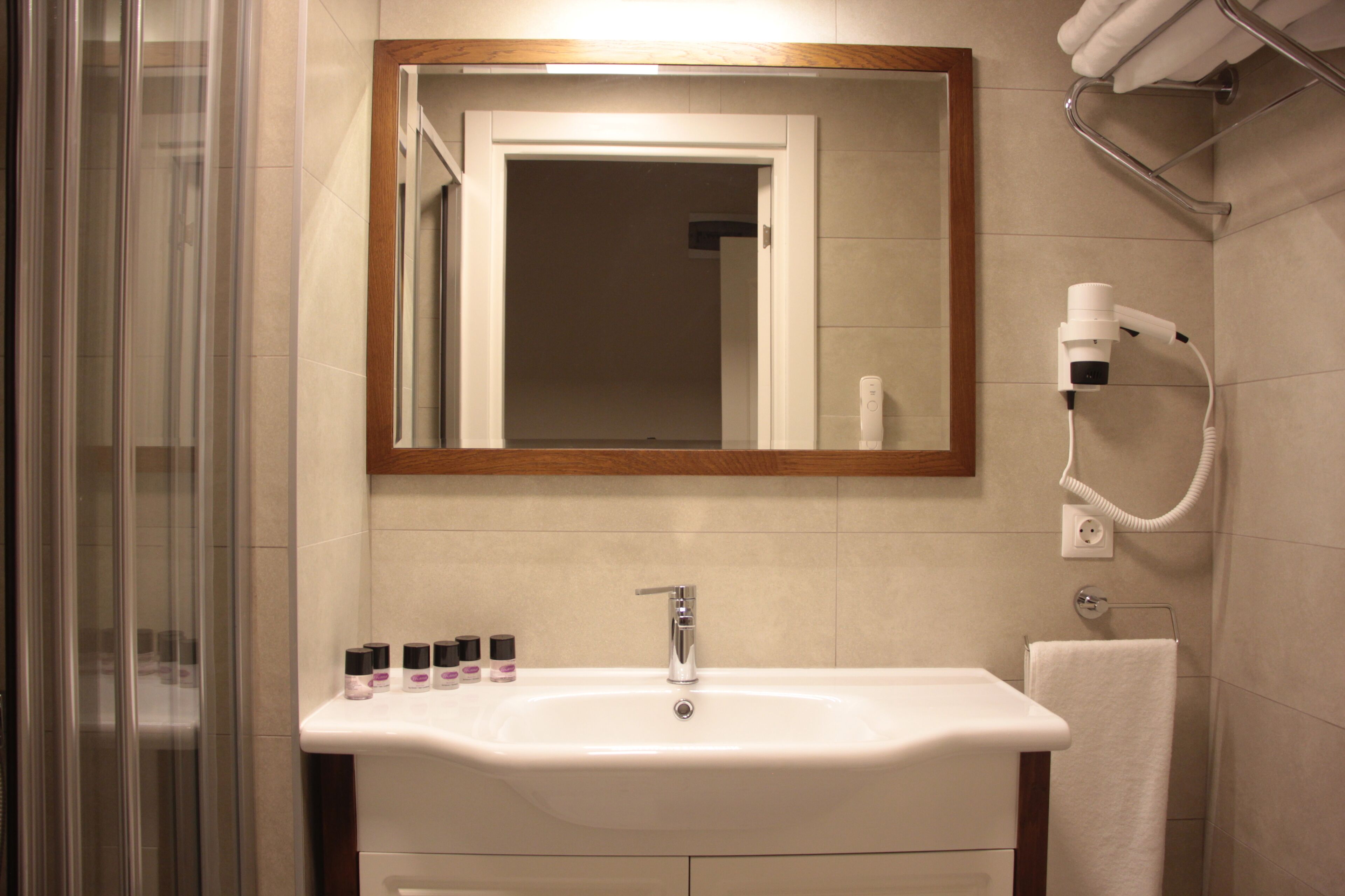 shower, free toiletries, hair dryer, slippers