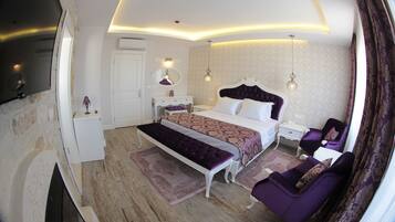 Deluxe-Doppelzimmer, Whirlpool, Meerblick | Minibar, Zimmersafe, schallisolierte Zimmer, kostenloses WLAN