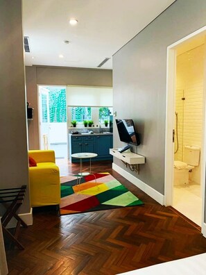 Studiosuite (Terrace Garden) | Minibar, safe på rommet, skrivebord og lydisolert