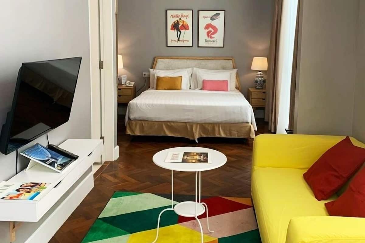 Terrace Garden Suites | Minibar, in-room safe, desk, soundproofing