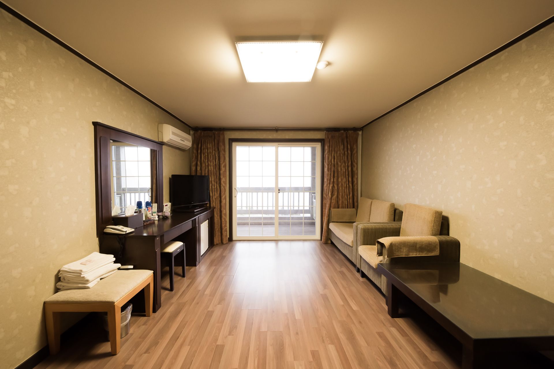 皇家套房 (Main) | 遮光窗帘、免费 WiFi、床单