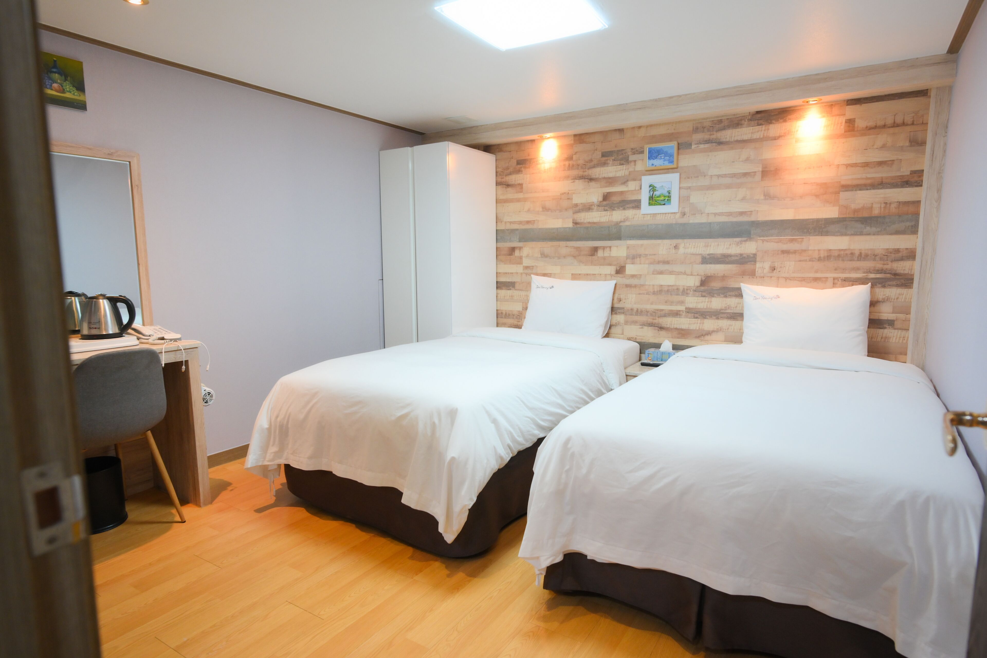 economy twin room, no windows (basement) | 1 bedroom, in-room safe, desk, blackout curtains