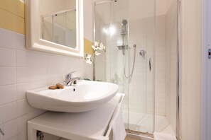 Junior Suite, Terrace | Bathroom