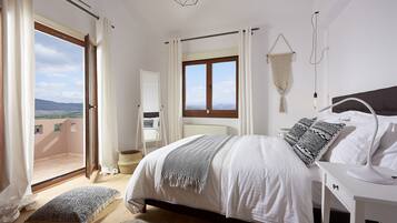 Vila Mewah, 5 kamar tidur, pemandangan laut terbatas | 5 kamar tidur, brankas, meja kerja, dan kedap suara