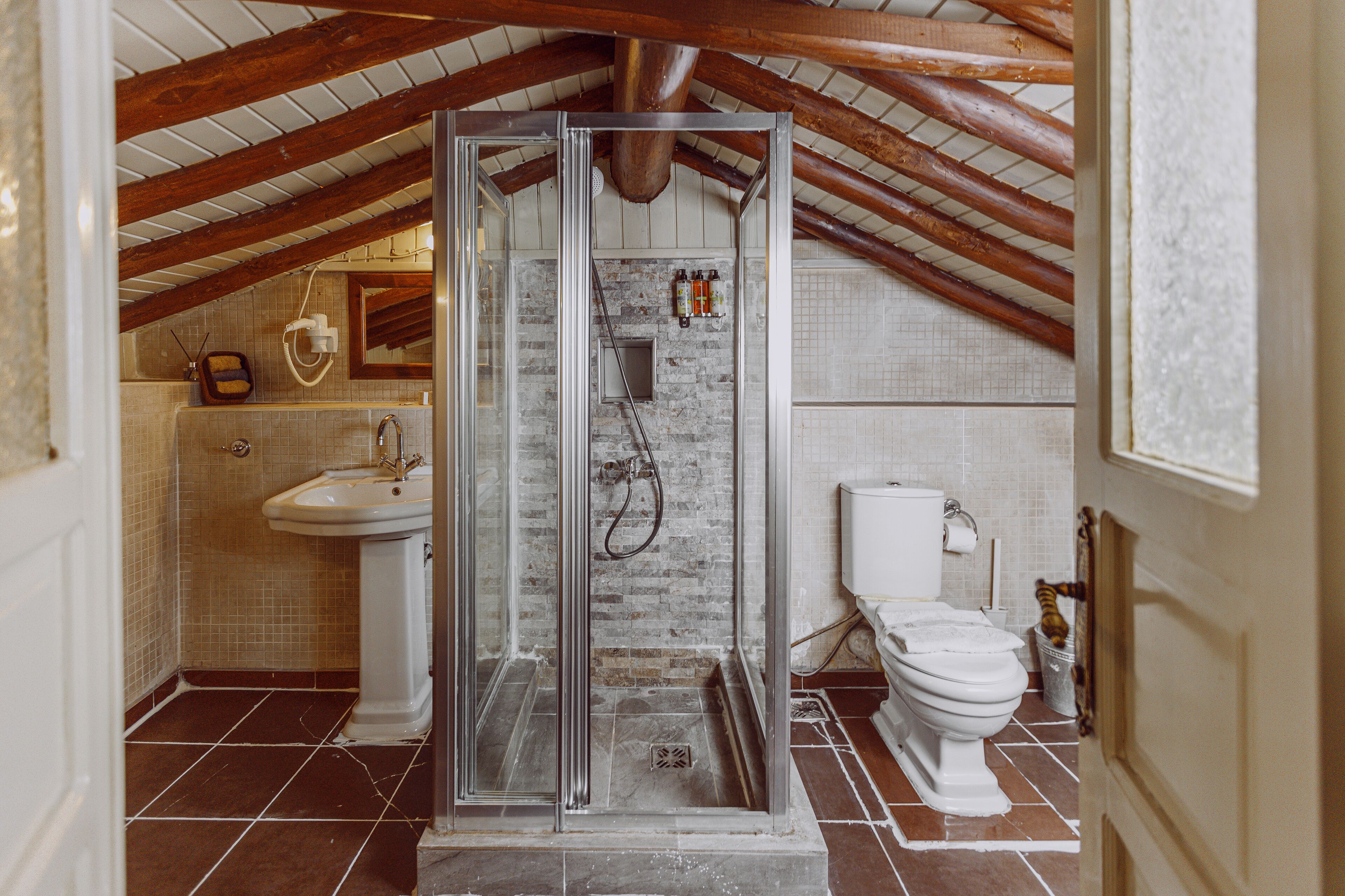 shower, free toiletries, hair dryer, slippers