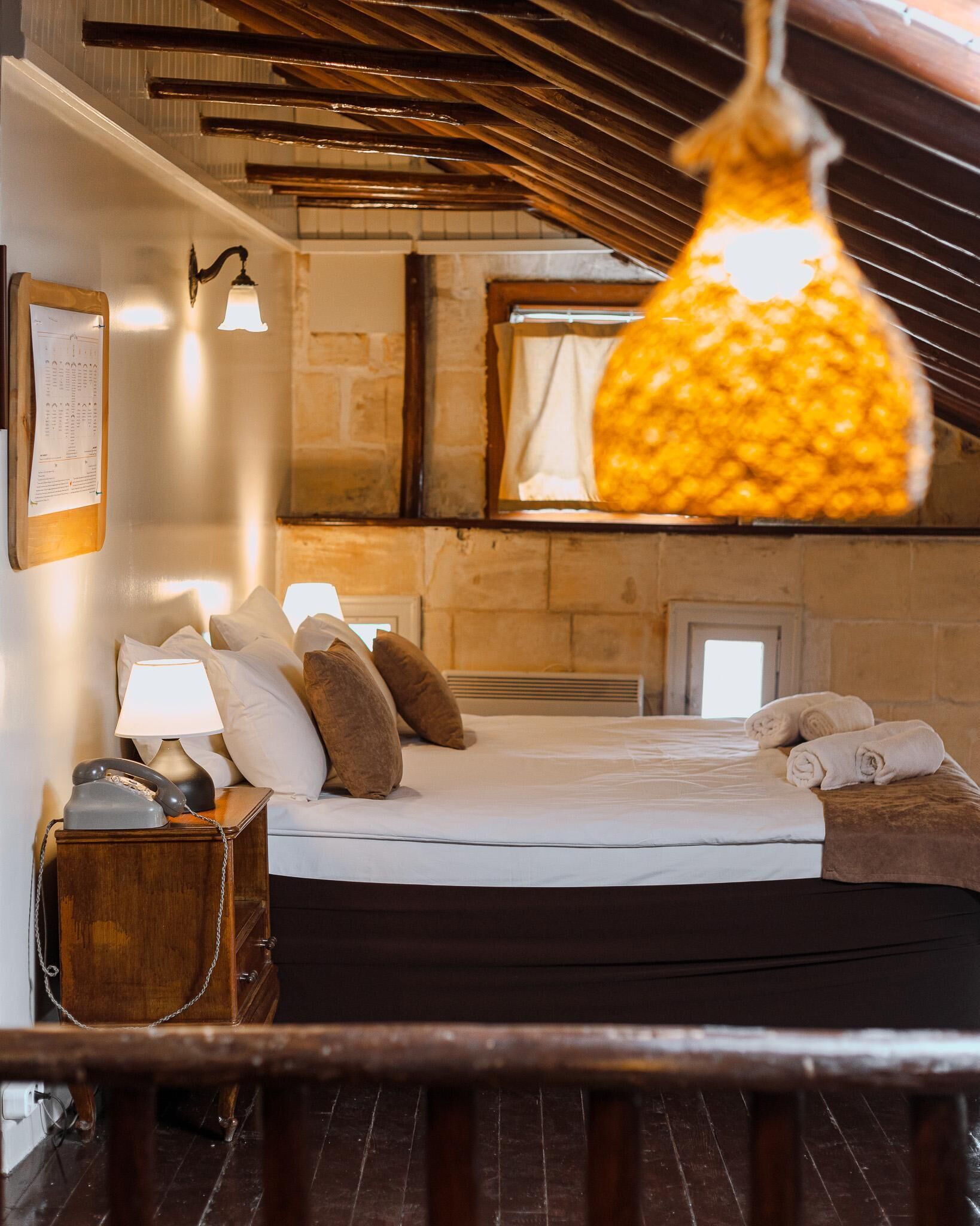 Een minibar, een kluis op de kamer, een strijkplank/strijkijzer