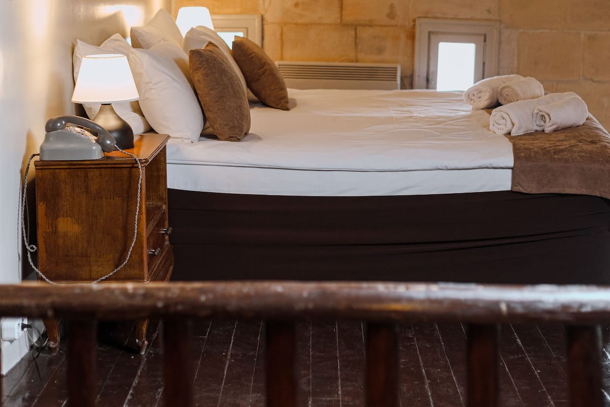 Comfort Room, Courtyard View | Minibar, in-room safe, iron/ironing board, free WiFi