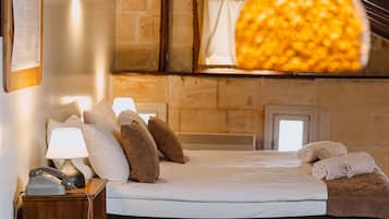 Comfort Room, Courtyard View | Minibar, in-room safe, iron/ironing board, free WiFi