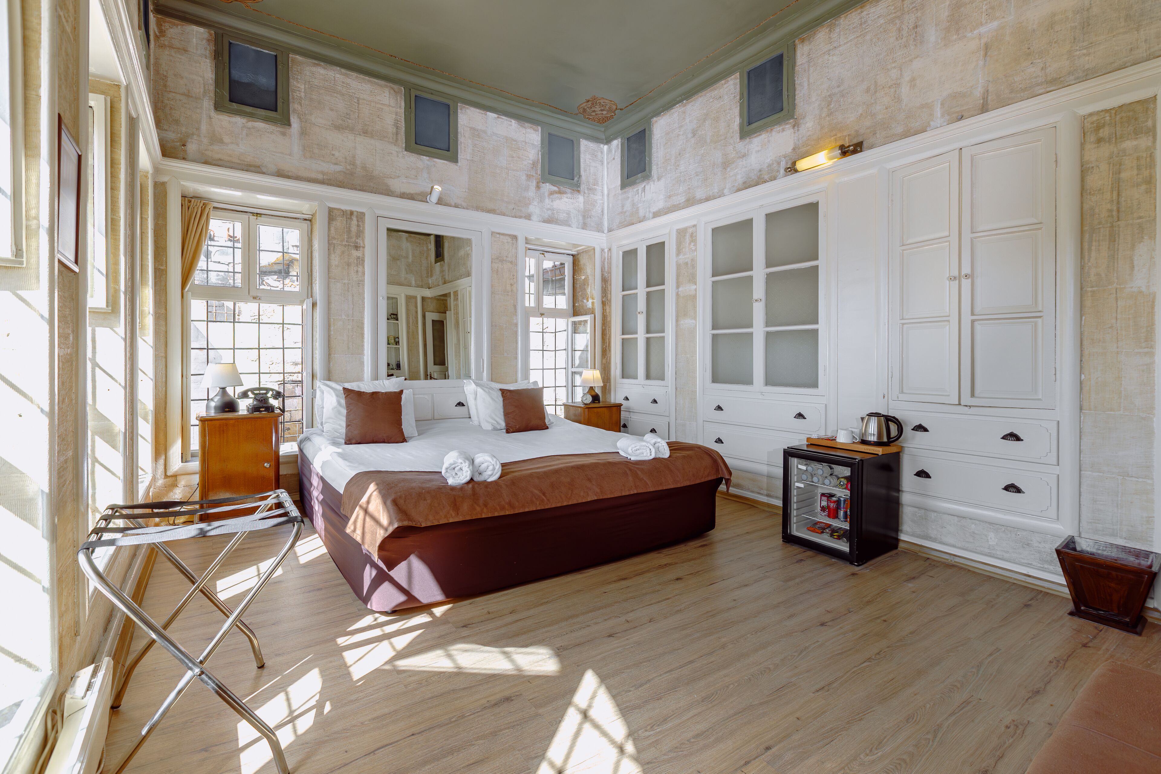 double room, courtyard view | 1 bedroom, minibar, in-room safe, iron/ironing board