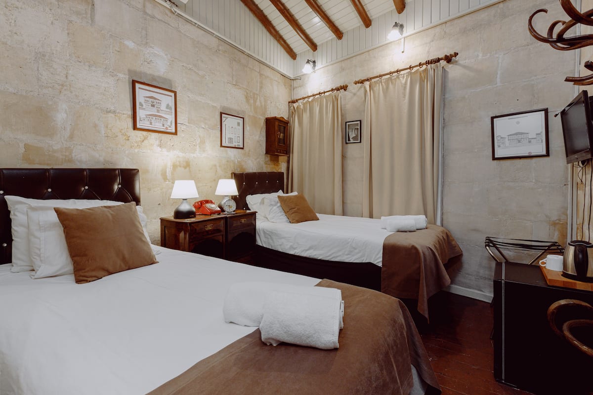 Standard Twin Room, Courtyard View | Minibar, in-room safe, iron/ironing board, free WiFi