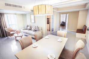 2-Bedroom Suite  | In-room dining - Hope Land Hotel Sukhumvit 24 (Bangkok)
