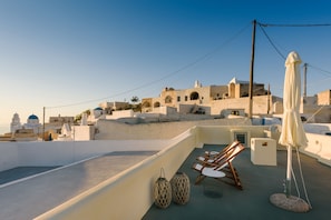 Duplex Villa (With Hot Tub) | Terrace/patio - Pyrgos Kastelli Villas (Santorini)