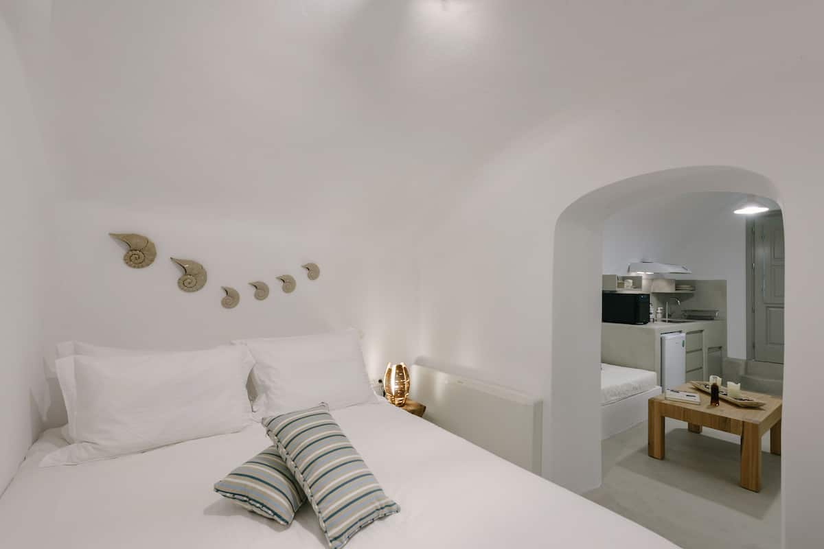 Traditional Villa (With Hot Tub) | 2 bedrooms, hypo-allergenic bedding, pillowtop beds, in-room safe