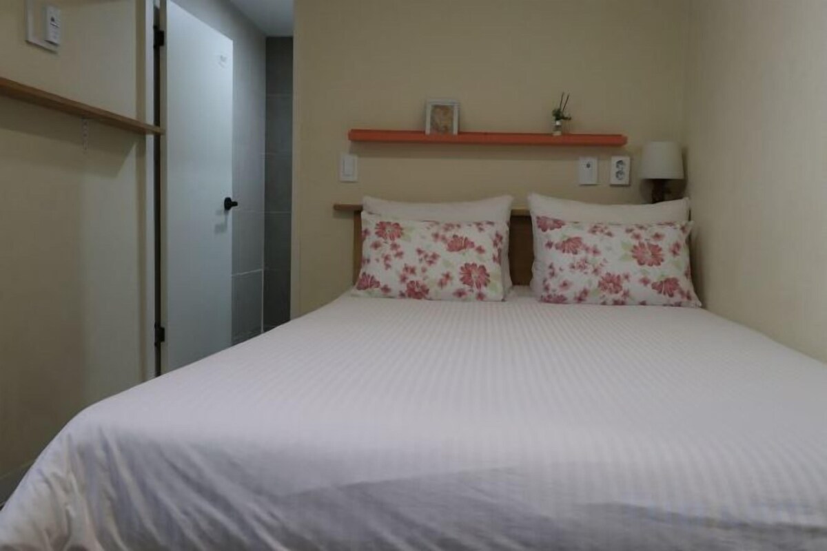 1 bedroom, WiFi (free), bed sheets