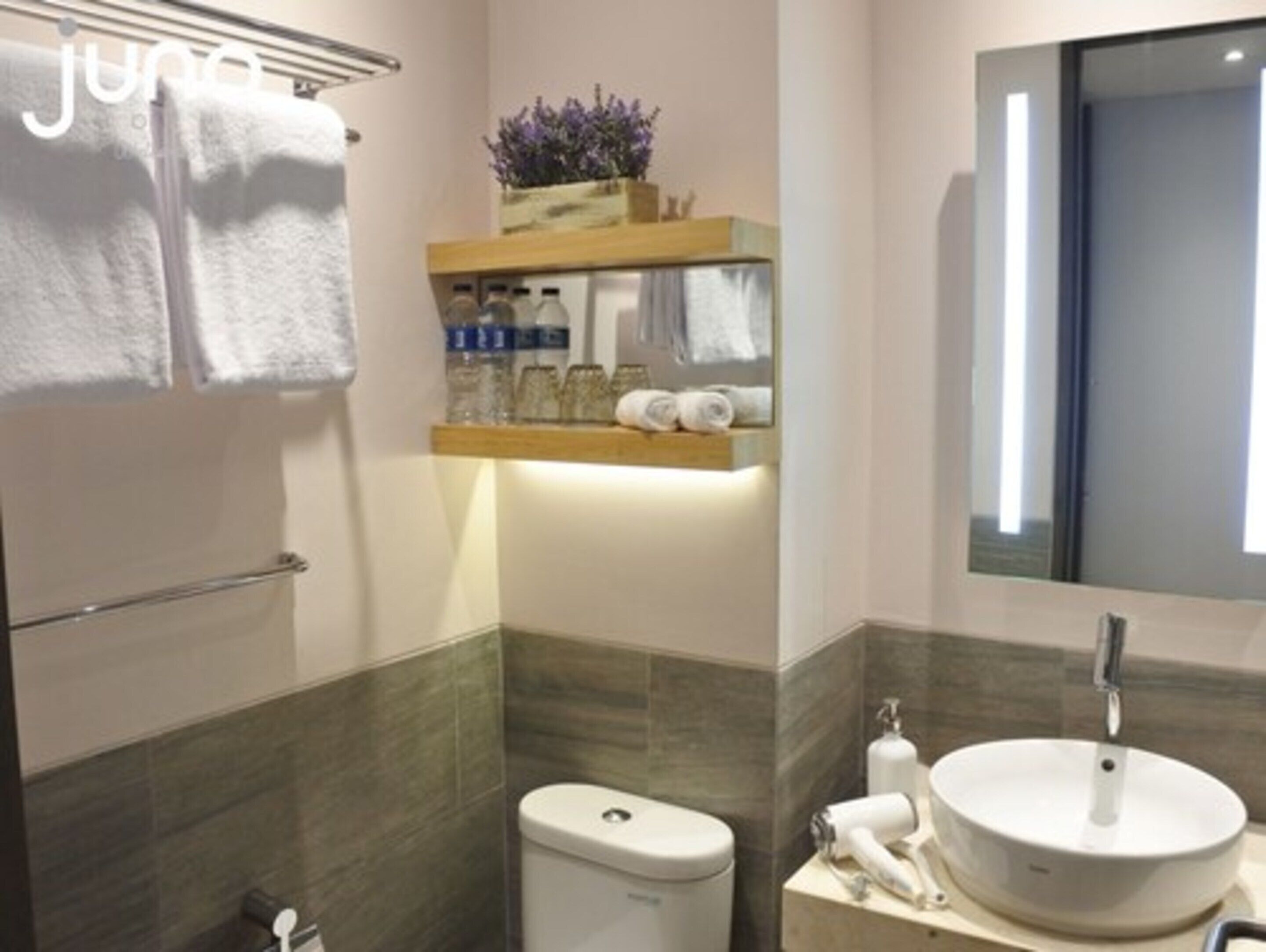 deluxe twin room | bathroom | shower, free toiletries, hair dryer, slippers