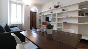 Apartment (1 Bedroom) | Front of property - Italianway   - Giulio Romano (Milan)