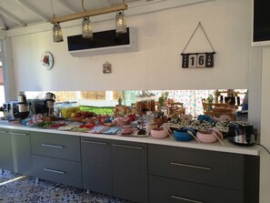 Tägliches inbegriffenes Frühstücksbuffet