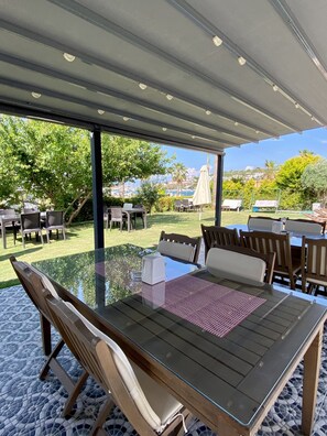 Petit déjeuner et déjeuner servis sur place, spécialités Cuisine turque