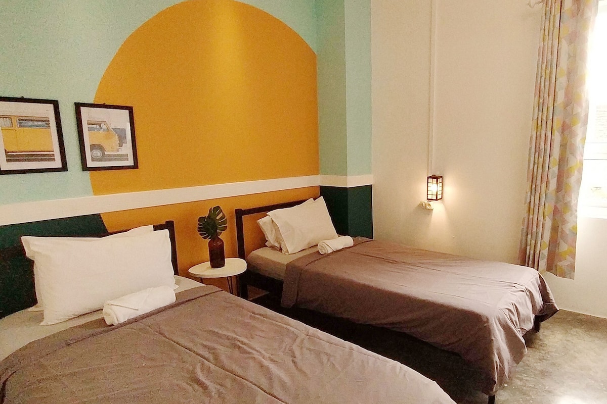 Deluxe Twin Room, 2 Twin Beds, Private Bathroom | Blackout drapes, free WiFi, bed sheets