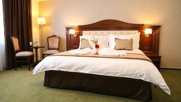 Minibar, Zimmersafe, Schreibtisch, Bügeleisen/Bügelbrett