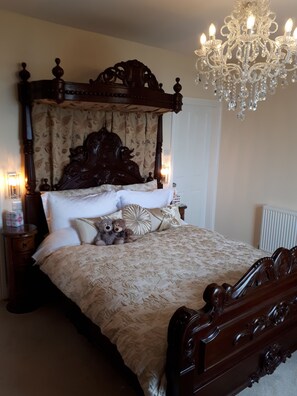 Double Room, Ensuite (Penmon Point) | 2 bedrooms, Egyptian cotton sheets, premium bedding, pillowtop beds - Min y Don Guest House 5 Gold (Llanfairfechan)