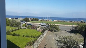 Chambre Double, salle de bains attenante (Penmon Point) | Vue de la chambre