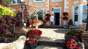 Property entrance - Min y Don Guest House 5 Gold (Llanfairfechan)