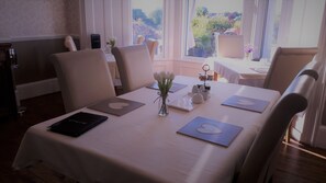 Breakfast area - Min y Don Guest House 5 Gold (Llanfairfechan)