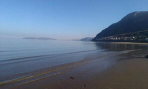 View from property - Min y Don Guest House 5 Gold (Llanfairfechan)