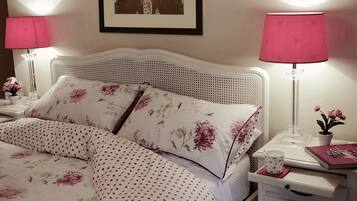 Phòng đôi Cao cấp (Jamaica) | Bàn, bàn ủi/dụng cụ ủi quần áo, truy cập Internet không dây miễn phí