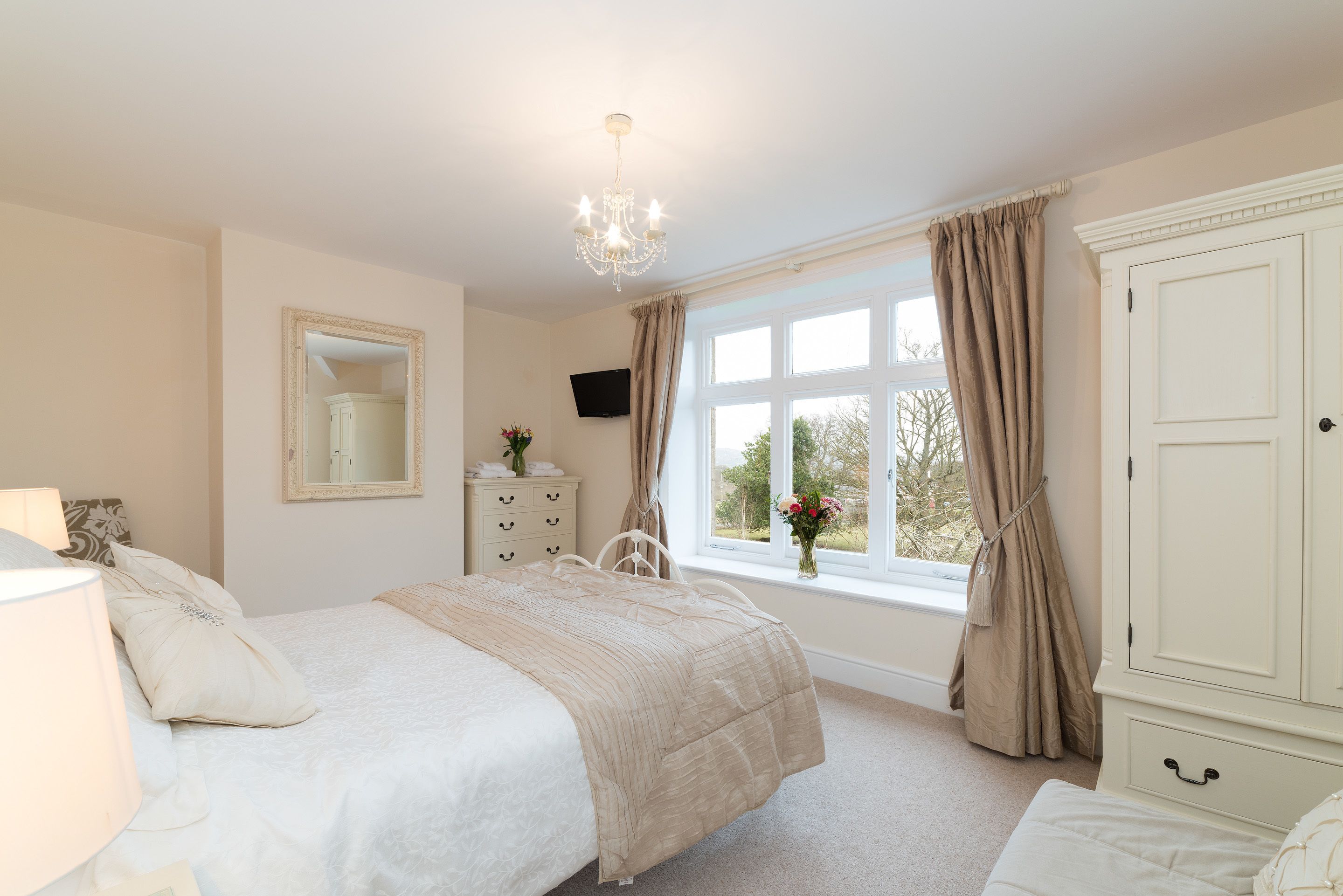 Cottage, 2 Bedrooms (Is y Coed) | Iron/ironing board, WiFi, bed sheets